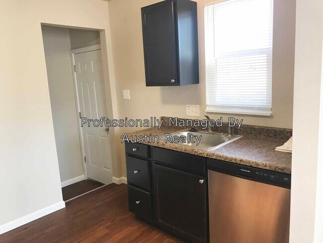 Building Photo - 1108 Irvington Ct