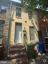 Building Photo - 2124 Bank St
