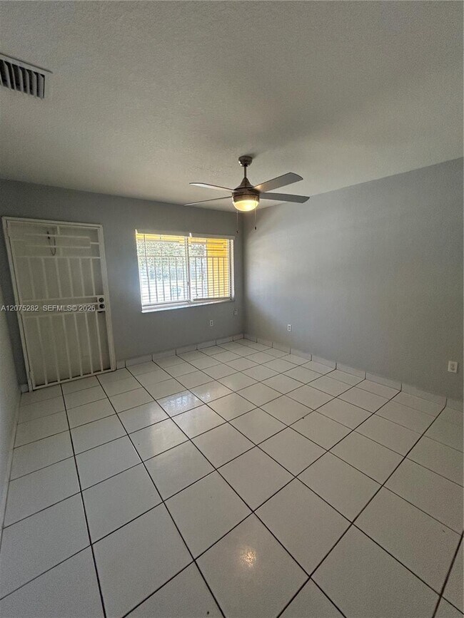 Foto del edificio - 2421 NW 99th Terrace