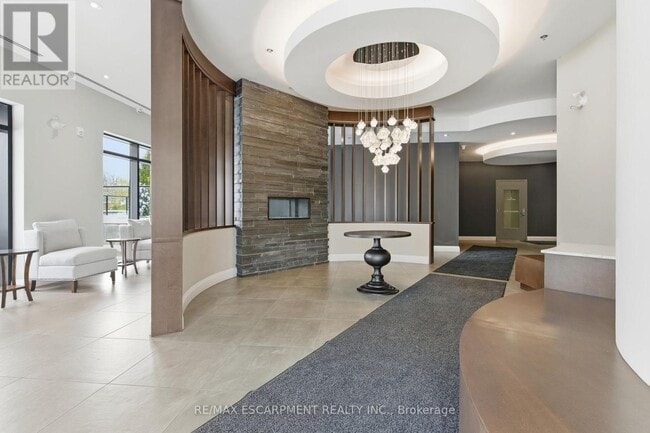 Photo du bâtiment - 1 Redfern Ave