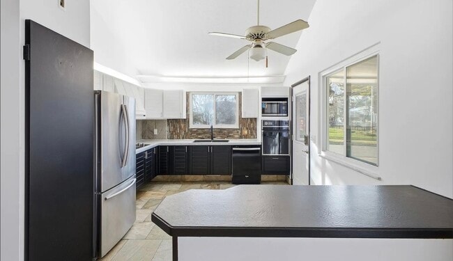 Building Photo - 5577 Cherrywood Rd