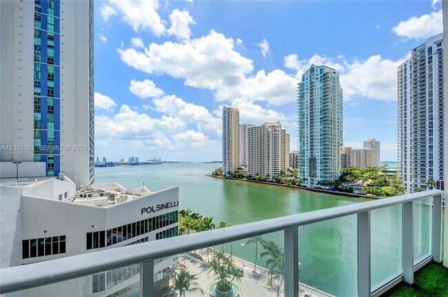 Foto del edificio - 300 S Biscayne Blvd