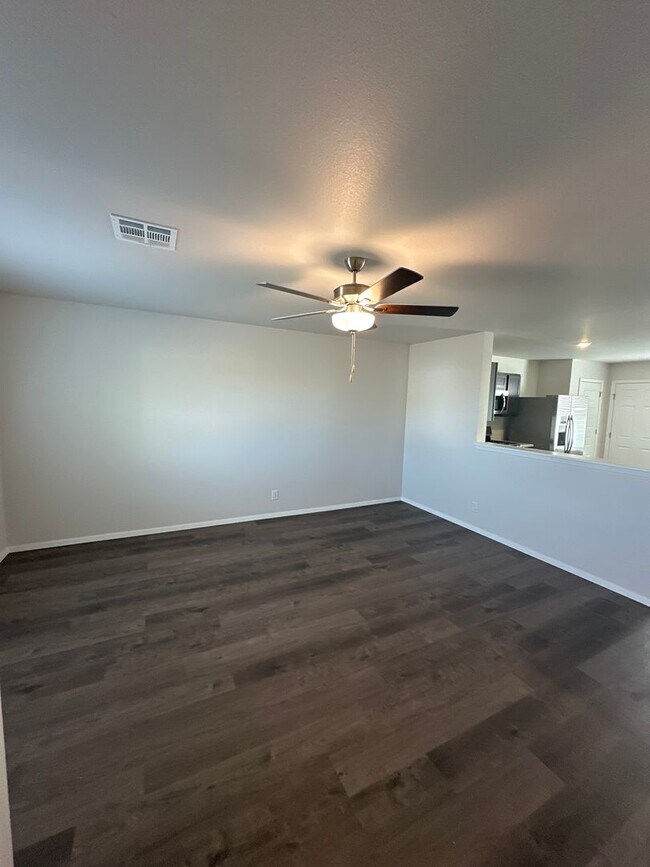 Foto del edificio - Preleasing Now Through 8/29! — Don’t Miss This Modern 3 Bed / 2 Bath Home in Claremore!