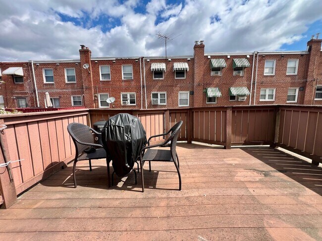 Foto del edificio - Stunning 3-Bedroom Townhome in Wissinoming! Available NOW!