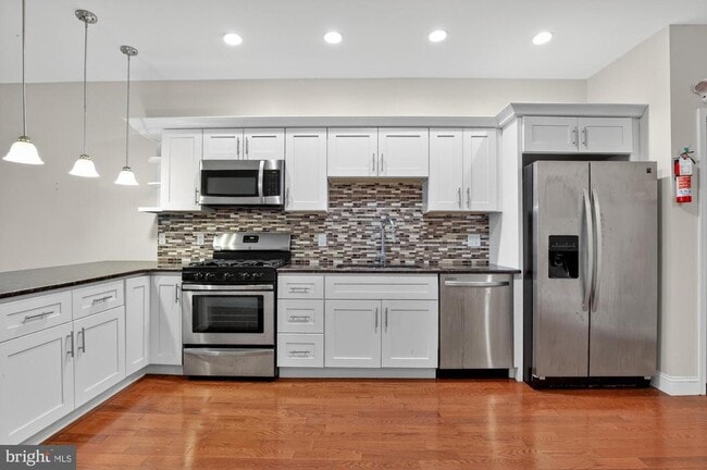 Building Photo - 1802 E Huntingdon St