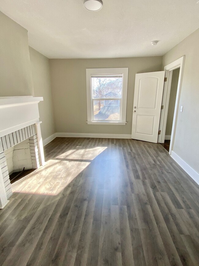 Building Photo - Save $$ for gifts - FREE Rent