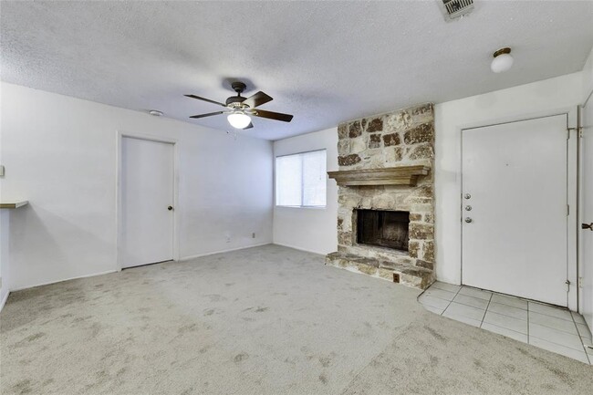 Foto del edificio - 9802 Hundred Oaks Cir