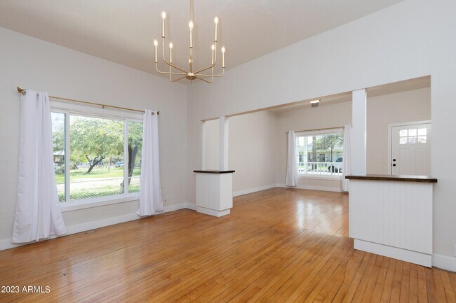Building Photo - 1342 W Monroe St