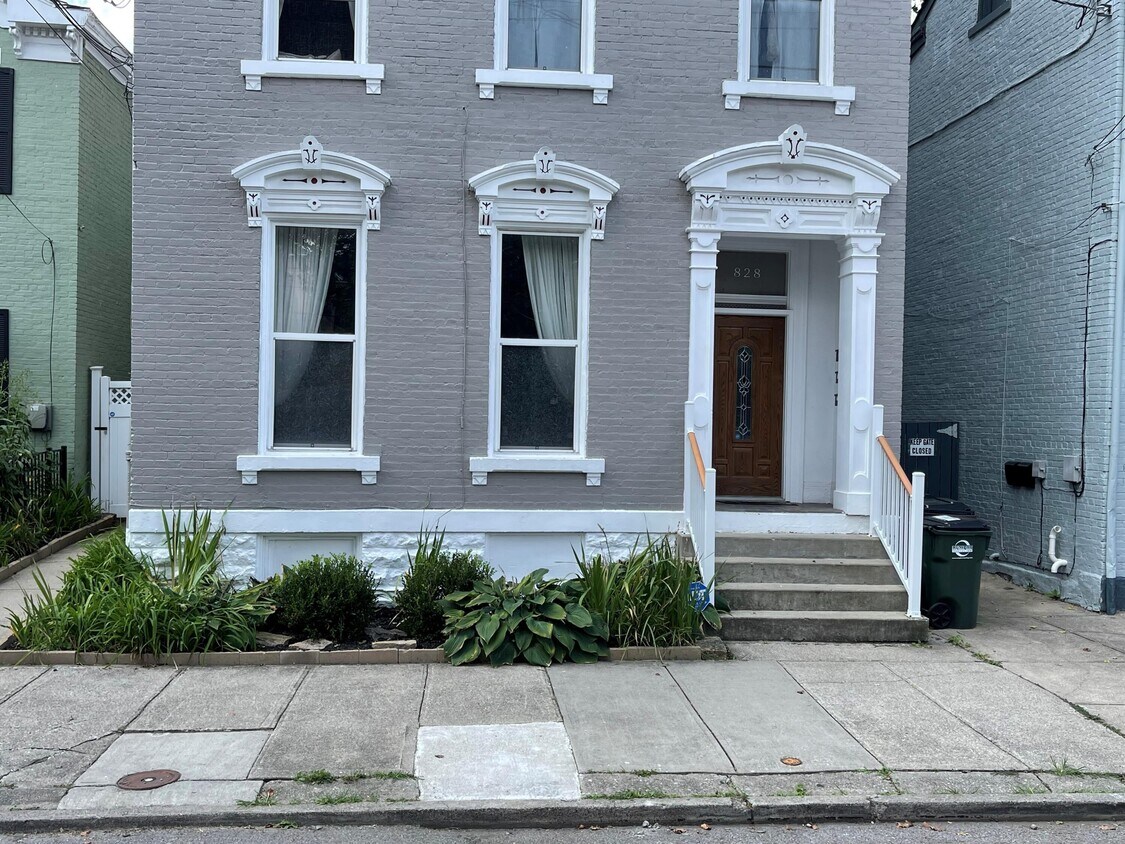 828 Saratoga St Unit 2, Newport, KY 41071 Apartment for Rent in