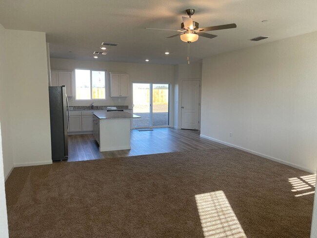 Foto del edificio - Wonderful Brand New 4BR Home