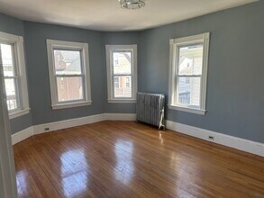 Building Photo - 7 Gayland St