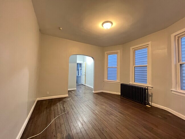 Building Photo - 30 W 44th St