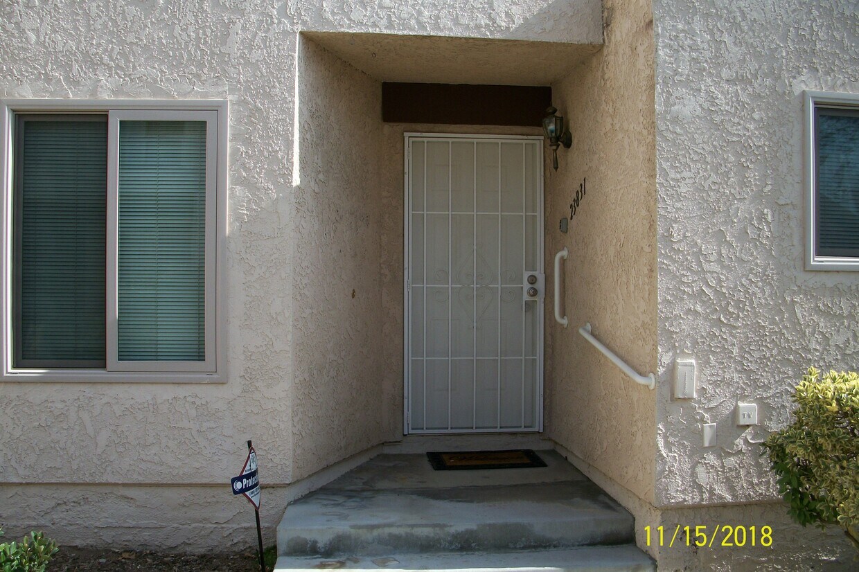 Primary Photo - 23831 Green Haven Ln