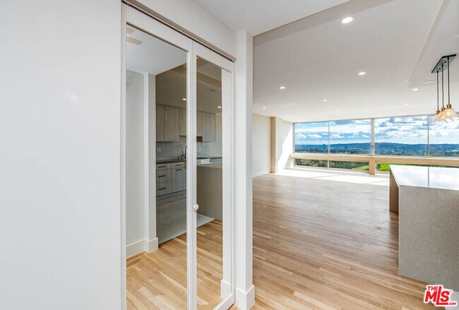 Foto del edificio - 2222 Ave of the Stars