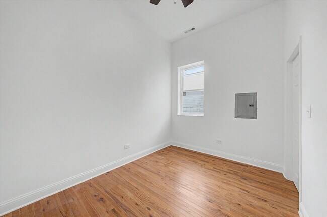 Foto del edificio - 7600 S Marquette Ave
