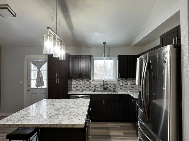 Building Photo - 1321 Groundsel Ave