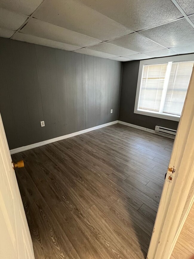 Building Photo - 1st floor apartment