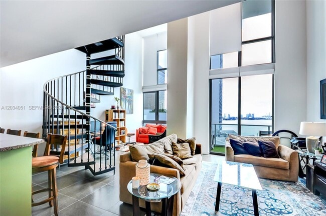 Building Photo - 300 S Biscayne Blvd