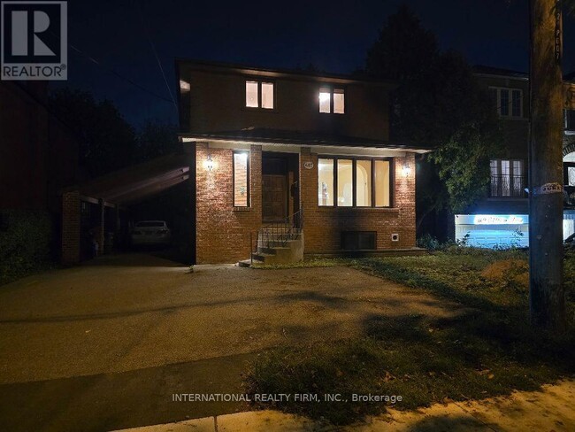 Building Photo - 607 Coldstream Ave
