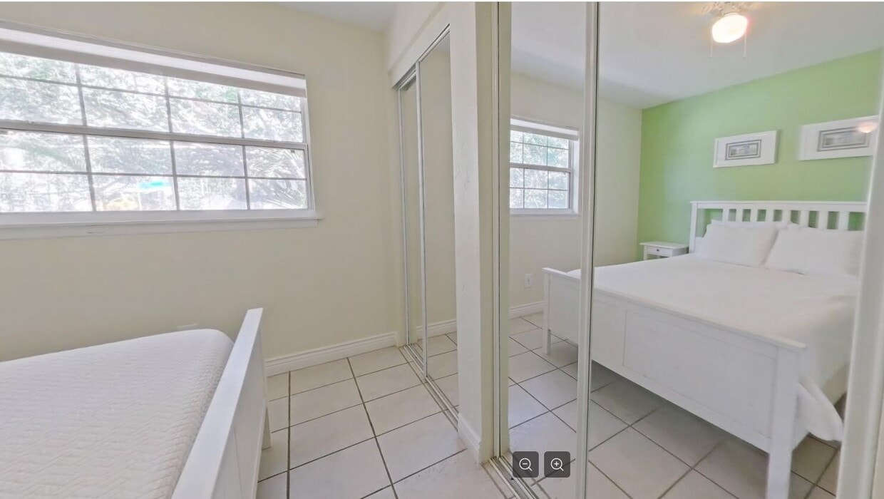 Primary Photo - 121 Franklyn Ave