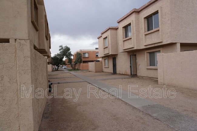 Building Photo - 4417 E Riverside St