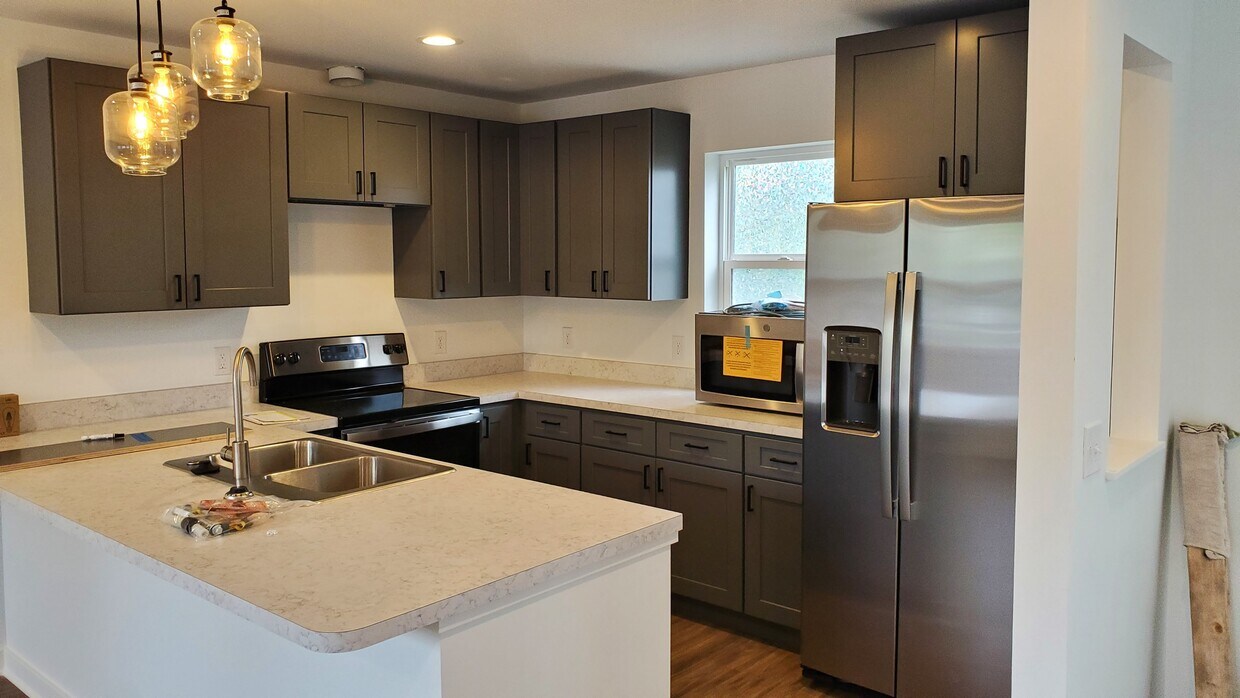 New Kitchen, GE Stainless Steel Appliances (1 Year Old) - 1302 Pleasant St (Indianapolis, IN)