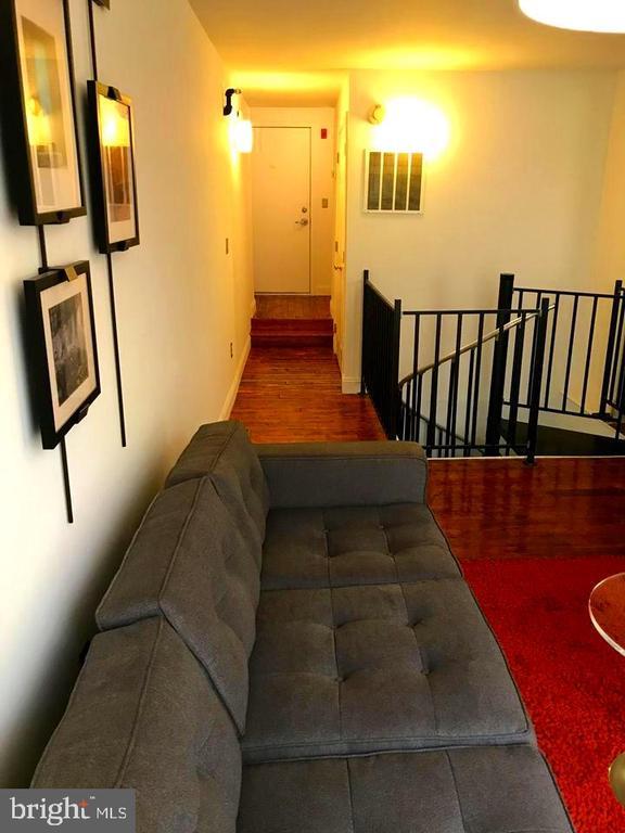 36 Strawberry St Unit 26 / 36, Philadelphia, PA 19106 Room for Rent