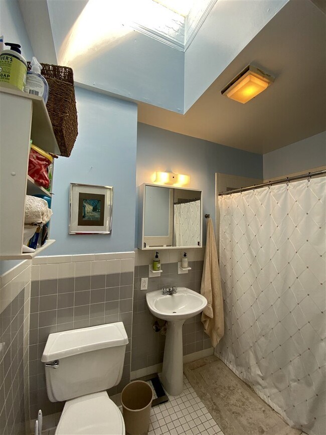 Foto del edificio - 230 1/2 7th St