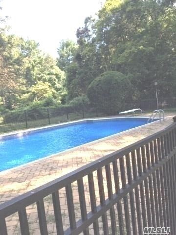 Foto del edificio - 96 Goose Hill Rd