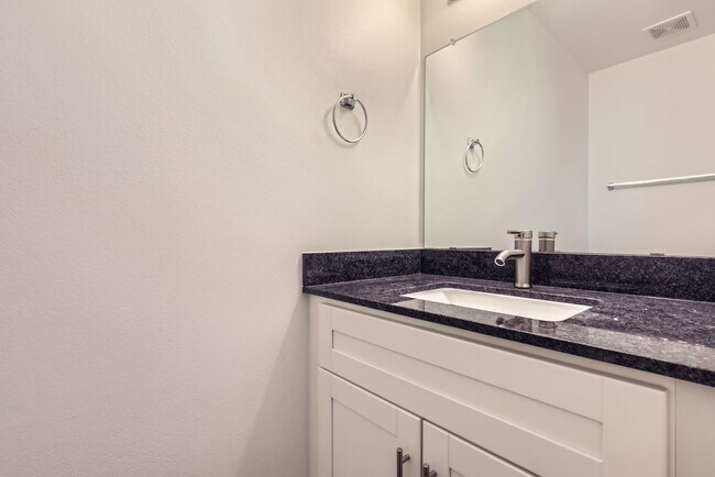 Foto del edificio - Newly remodeled 3 bedroom duplex in Arvada