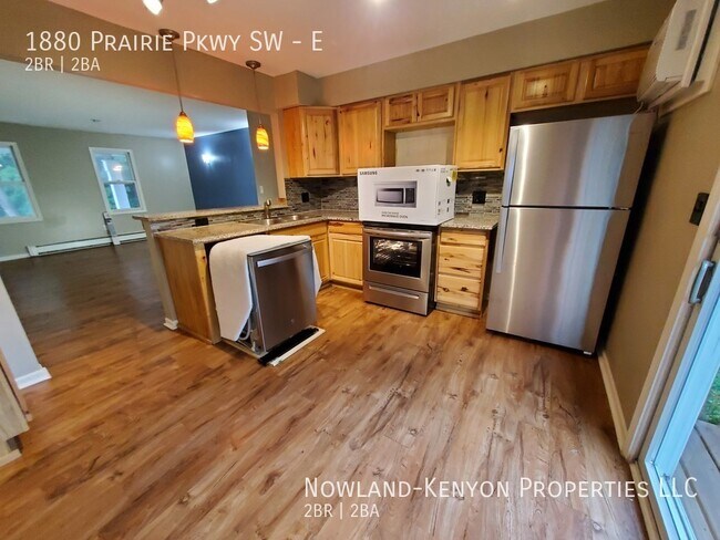 Foto del edificio - 1880 Prairie Pkwy SW - E- 2 beds, 1 full bath