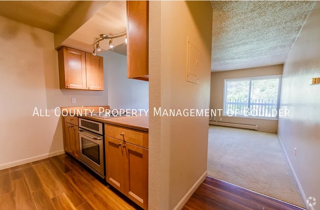 Building Photo - 2707 Valmont Rd