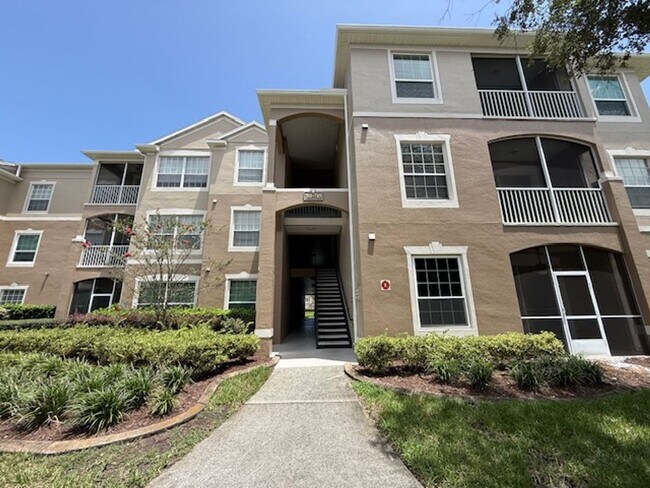 Foto del edificio - Ground-Level 3-Bedroom Condo in the Gated ...
