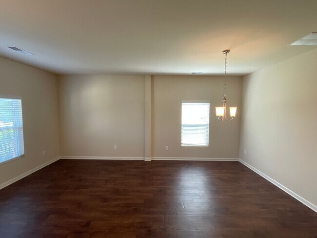 Building Photo - 4701 Southwind Rd