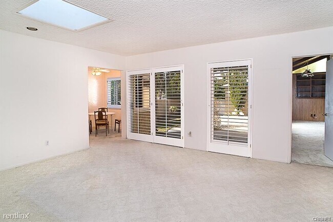 Building Photo - 3 br, 2 bath House - 10101 Sophia Ave