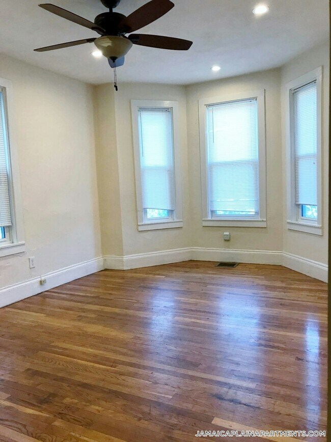 Foto del edificio - 108 Hyde Park Ave