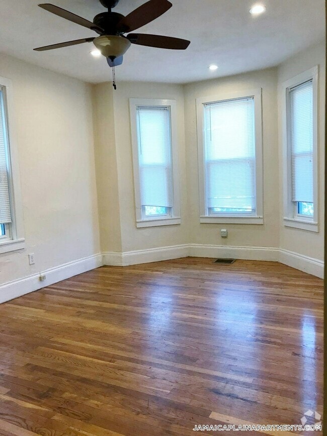 Building Photo - 108 Hyde Park Ave