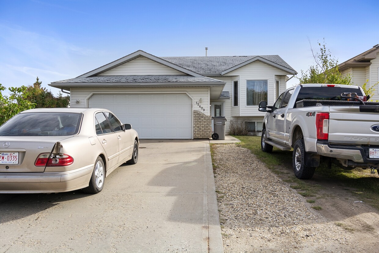 Building Photo - 12609 Crystal Lake Dr