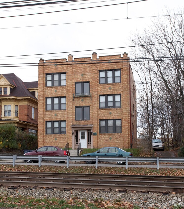 Building Photo - 2716 Broadway Ave