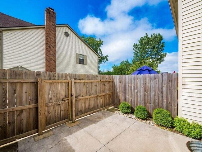 Foto del edificio - 5297 Brandy Oaks Ln