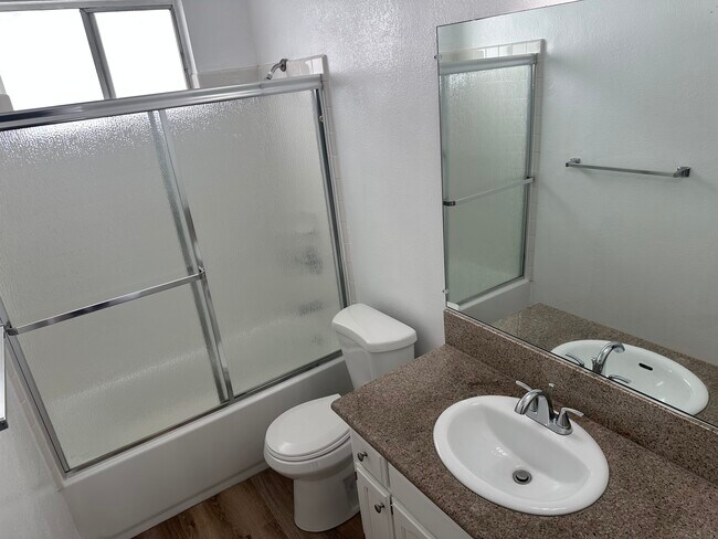 Foto del edificio - 1718 S Barrington Ave