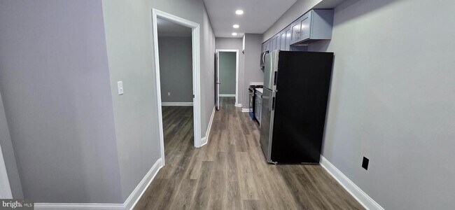 Building Photo - 405 34th St SE