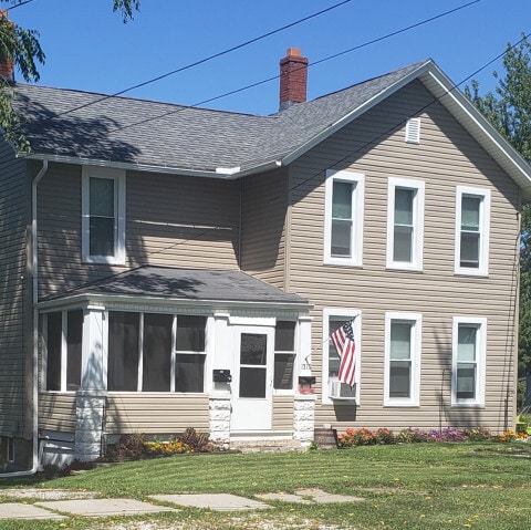 Building Photo - 1313 W 6th St