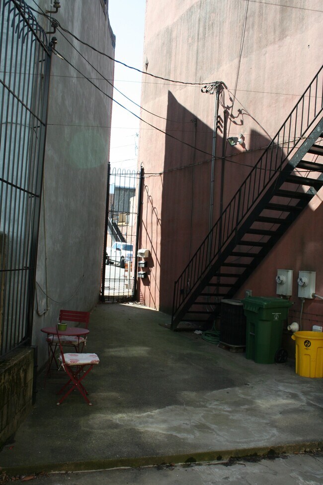 Building Photo - 602 E Fort Ave
