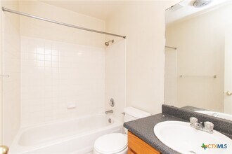 Building Photo - 2014 Cedarhill Dr