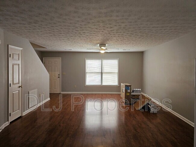 Building Photo - 1025 Center St