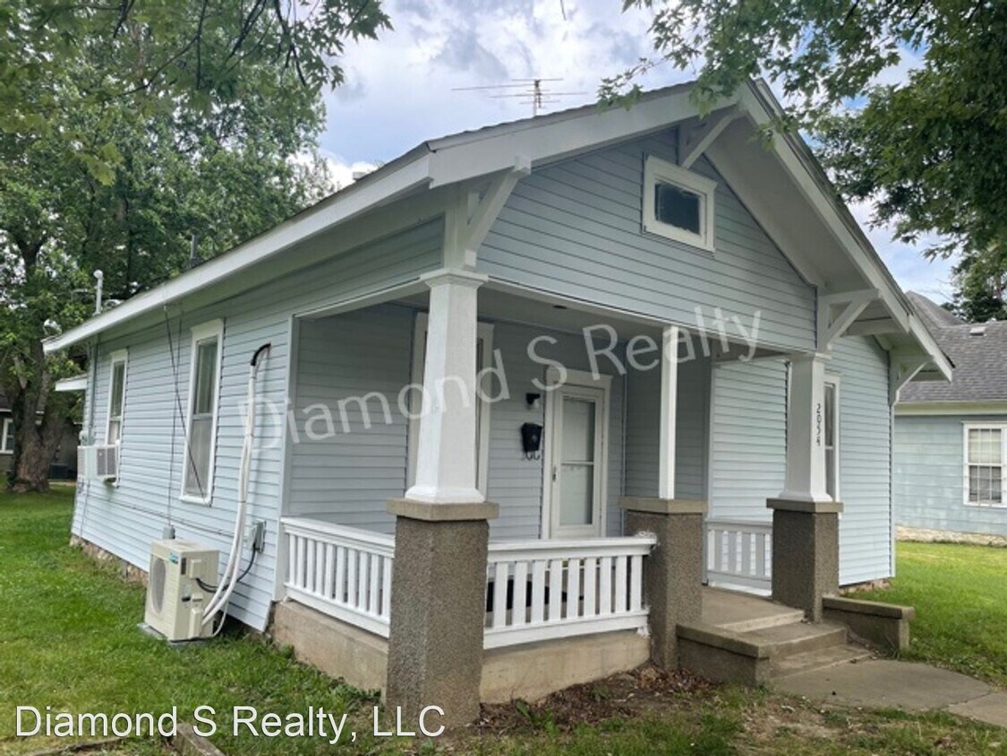 Primary Photo - 2 br, 1 bath House - 2054 North Rogers Avenue