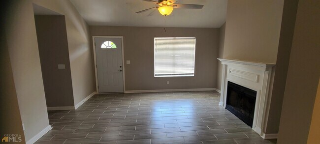 Foto del edificio - 293 Stony Brook Cir