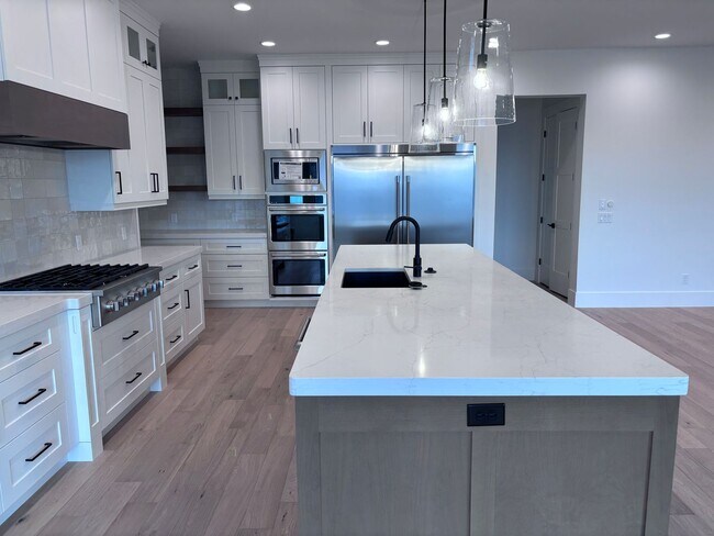 Foto del edificio - Brand New 6 Bed 4 Bath Rental Near Sand Hollow!