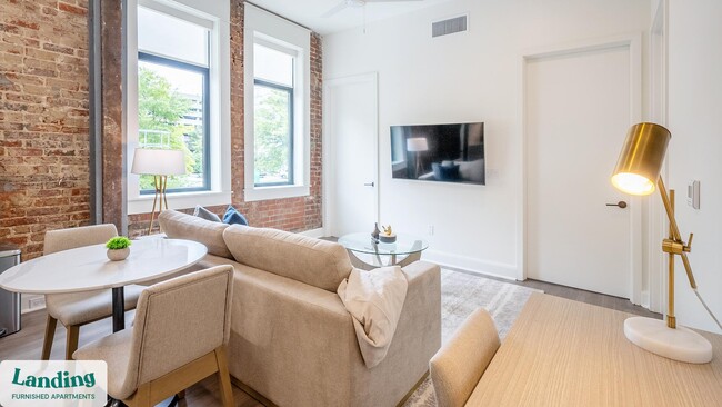 Building Photo - 425 20th St S